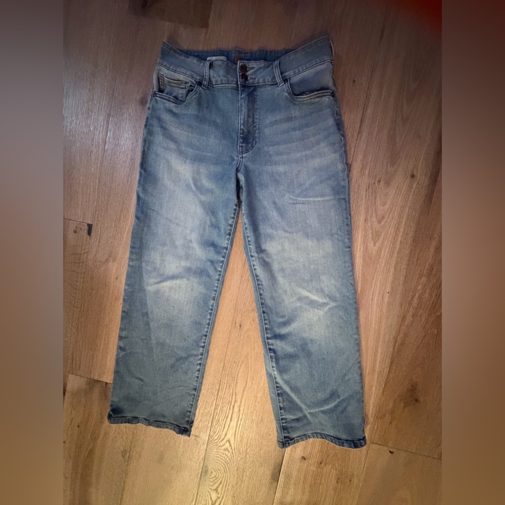 Kut from the Kloth Light Blue Jeans lucy high rise wide size 10 great jeans!